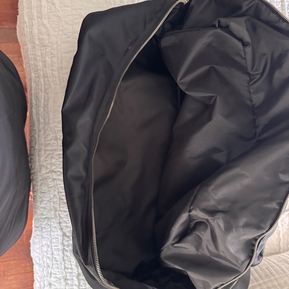 Lululemon Athletica City Adventurer Duffle Bag w/Shoe Compartment - Picture 4 of 7